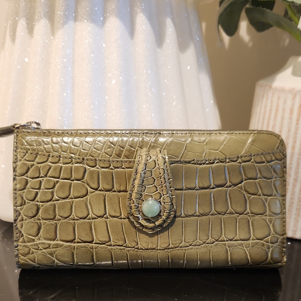 Elegant Crocodile-Embossed Wallet - Olive Green